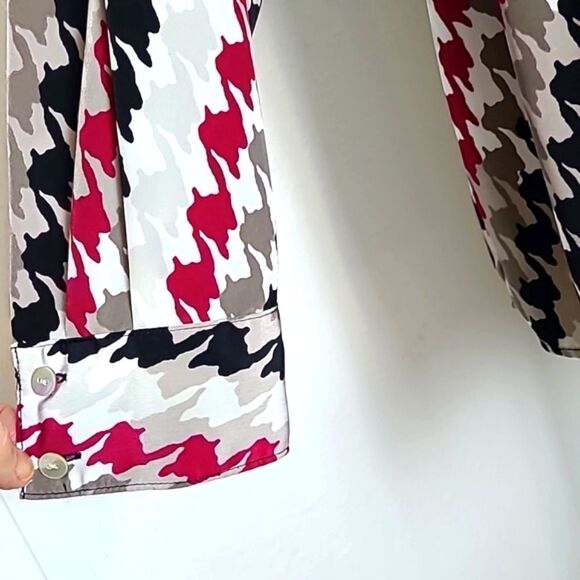 Style & Co Rose, Black,    White & Gray Printed Buttondown Blouse, Size 2X - Picture 5 of 10